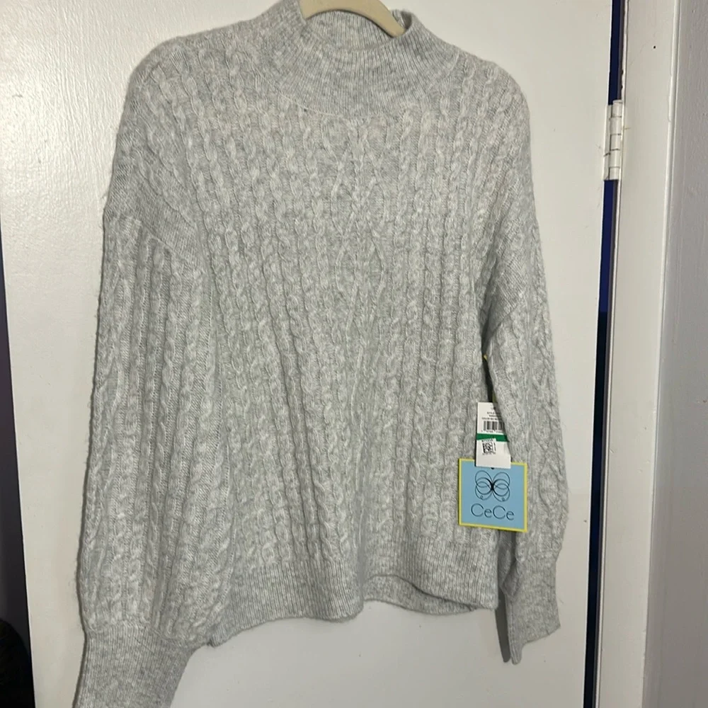 NWT. Woman’s Cece grey cable knit sweater. Size L.